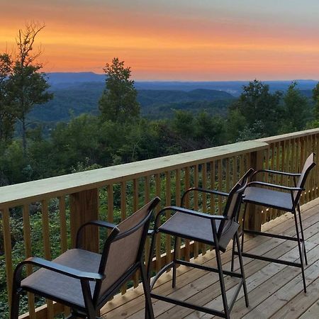 Upscale Gatlinburg Cabin Deck, Fire Pit And Hot Tub Exterior foto