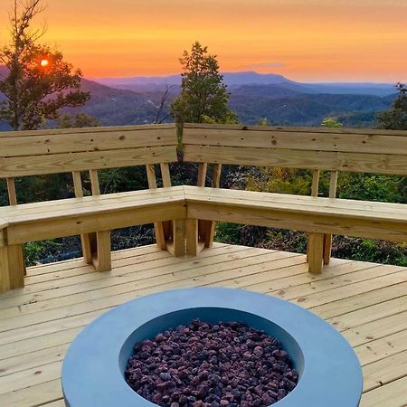 Upscale Gatlinburg Cabin Deck, Fire Pit And Hot Tub Exterior foto