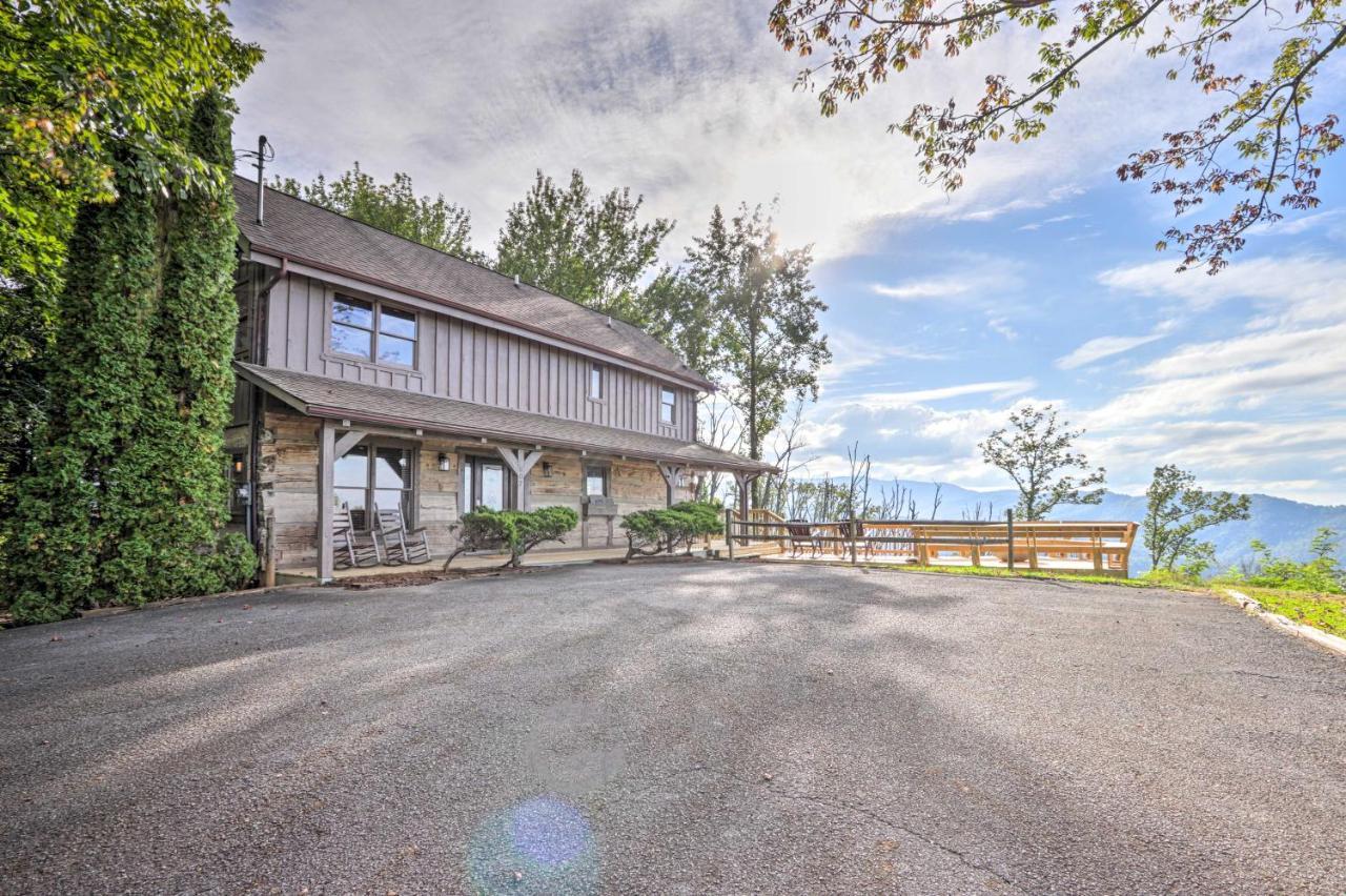 Upscale Gatlinburg Cabin Deck, Fire Pit And Hot Tub Exterior foto