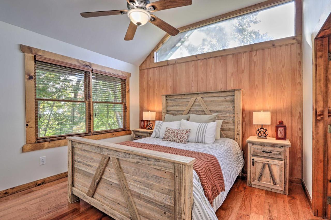 Upscale Gatlinburg Cabin Deck, Fire Pit And Hot Tub Exterior foto