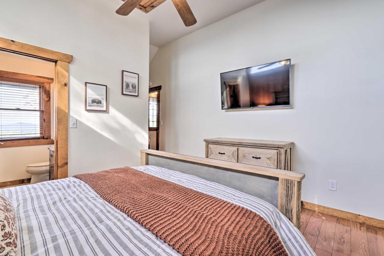 Upscale Gatlinburg Cabin Deck, Fire Pit And Hot Tub Exterior foto