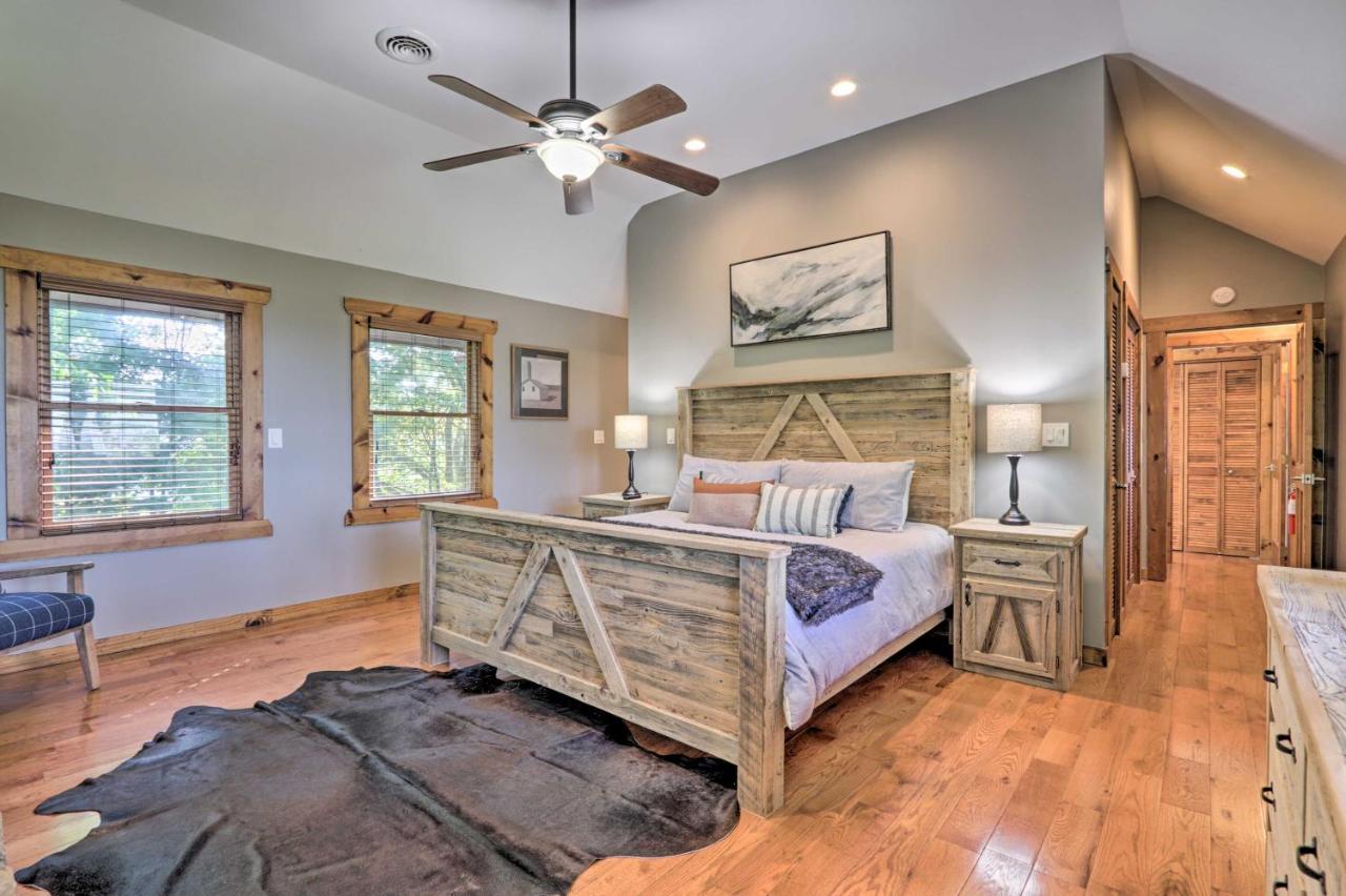 Upscale Gatlinburg Cabin Deck, Fire Pit And Hot Tub Exterior foto