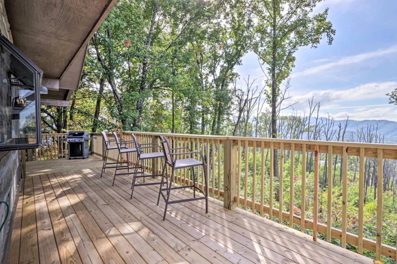 Upscale Gatlinburg Cabin Deck, Fire Pit And Hot Tub Exterior foto